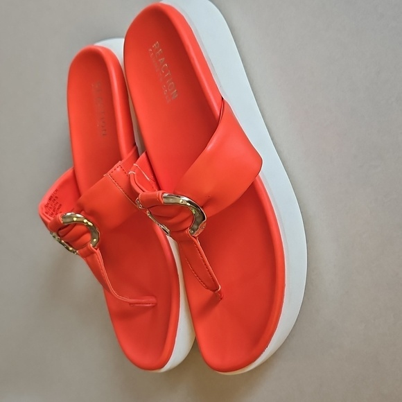 Kenneth cole reactions Tina toe post sandals - Picture 1 of 15